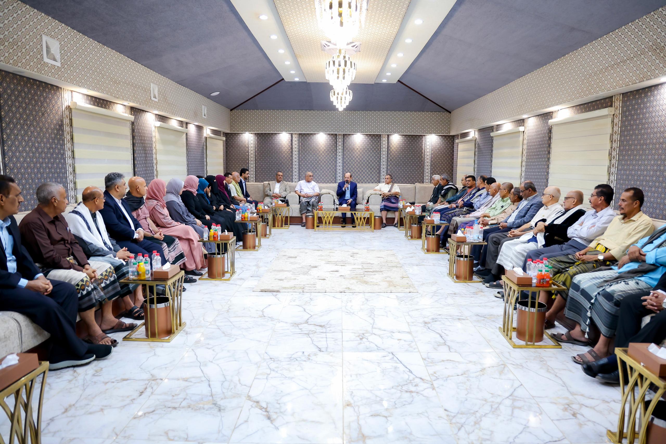 خلال لقائه رؤساء جامعات وأكاديميين وتربويين.. رئيس الوزراء يؤكد ان إصلاح التعليم ركيزة أساسية للتعافي الوطني