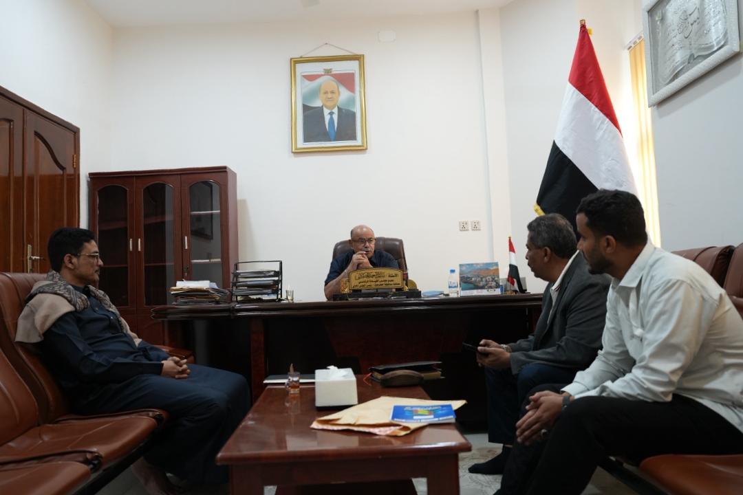 الخنبشي يطلع على سير العمل في جمارك الوديعة ويشدّد على استقرار الإمدادات النفطية بحضرموت