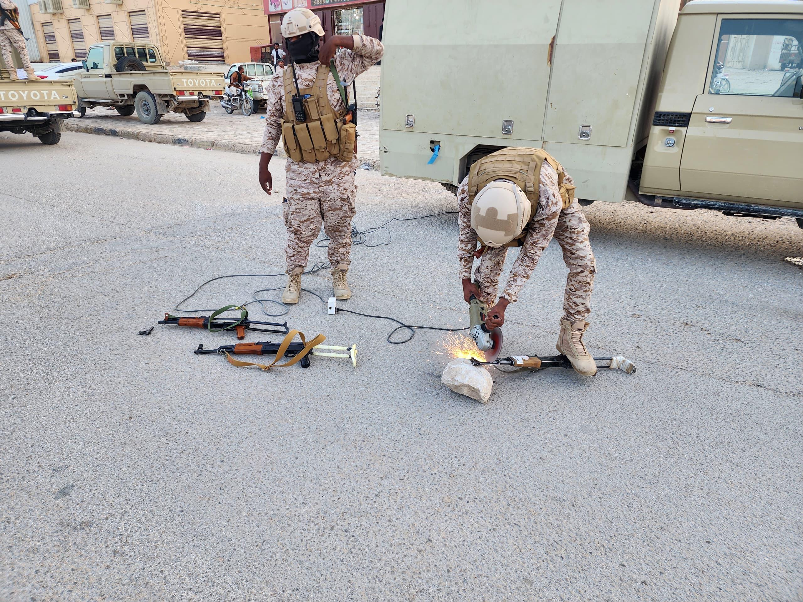 استمرار حملة منع حمل السلاح في سيئون لليوم الثاني على التوالي