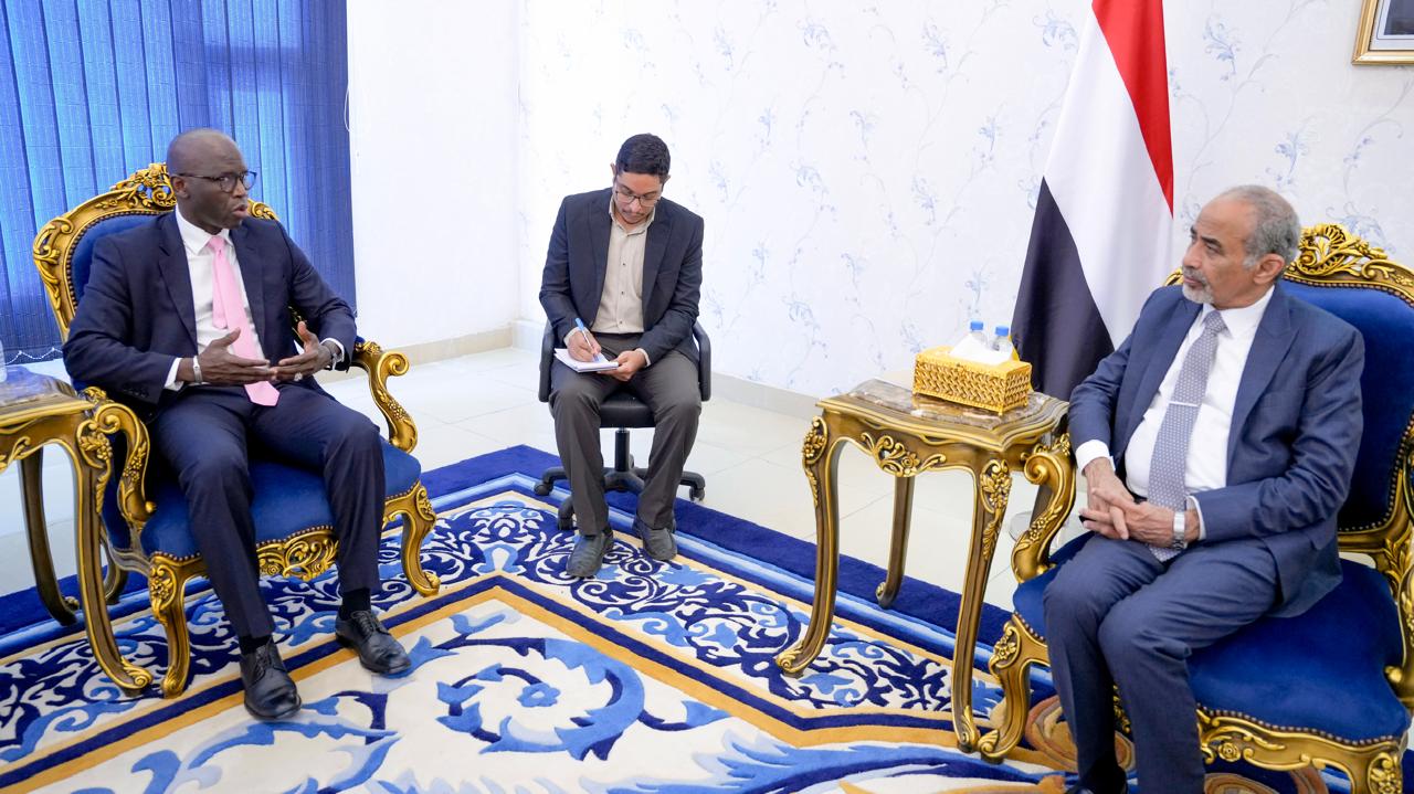عضو مجلس القيادة الرئاسي محمود الصبيحي يستقبل في عدن نائب رئيس البنك الدولي