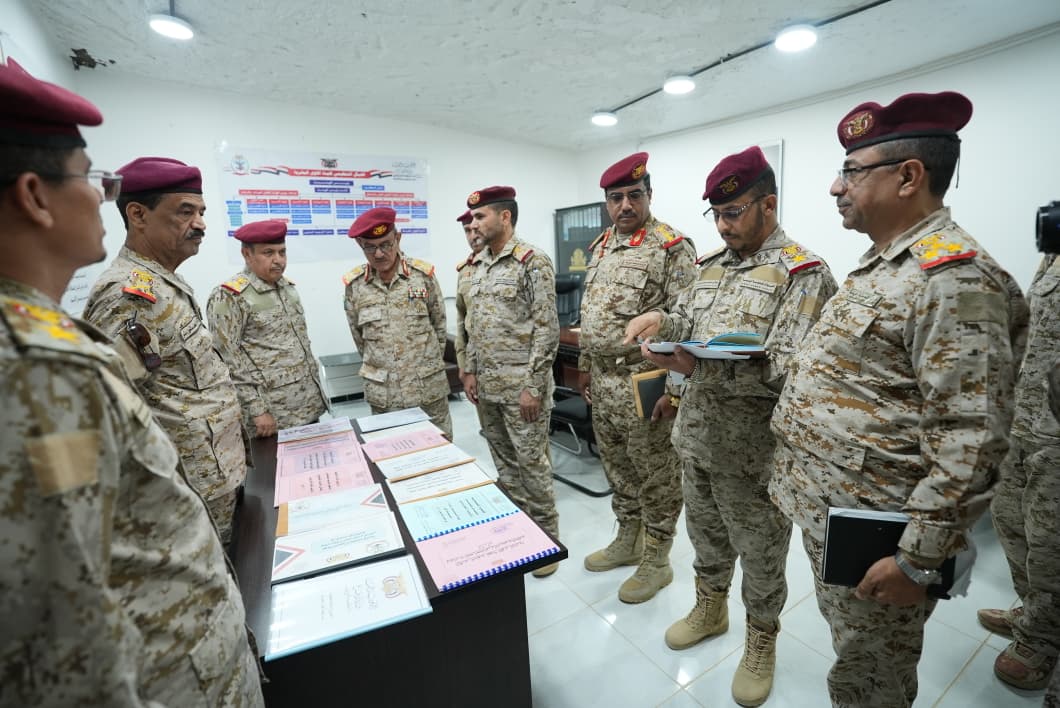 باتيس والمرزوقي يتفقدان سير العمل في هيئة القوى البشرية