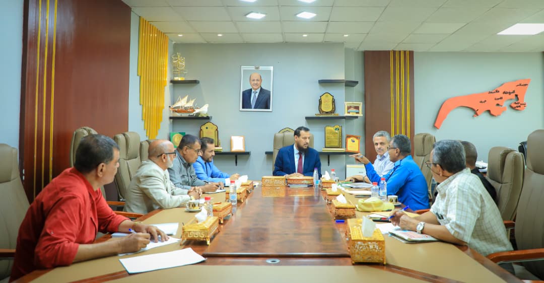 الوزير شيخ يناقش مع الأشغال وشرطة السير تطوير العمل ومعالجة إشكاليات الطرق