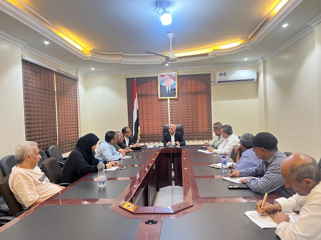 الوزير الشرجبي يناقش مع قيادة هيئة حماية البيئة تعزيز الأداء ومواجهة التحديات البيئية