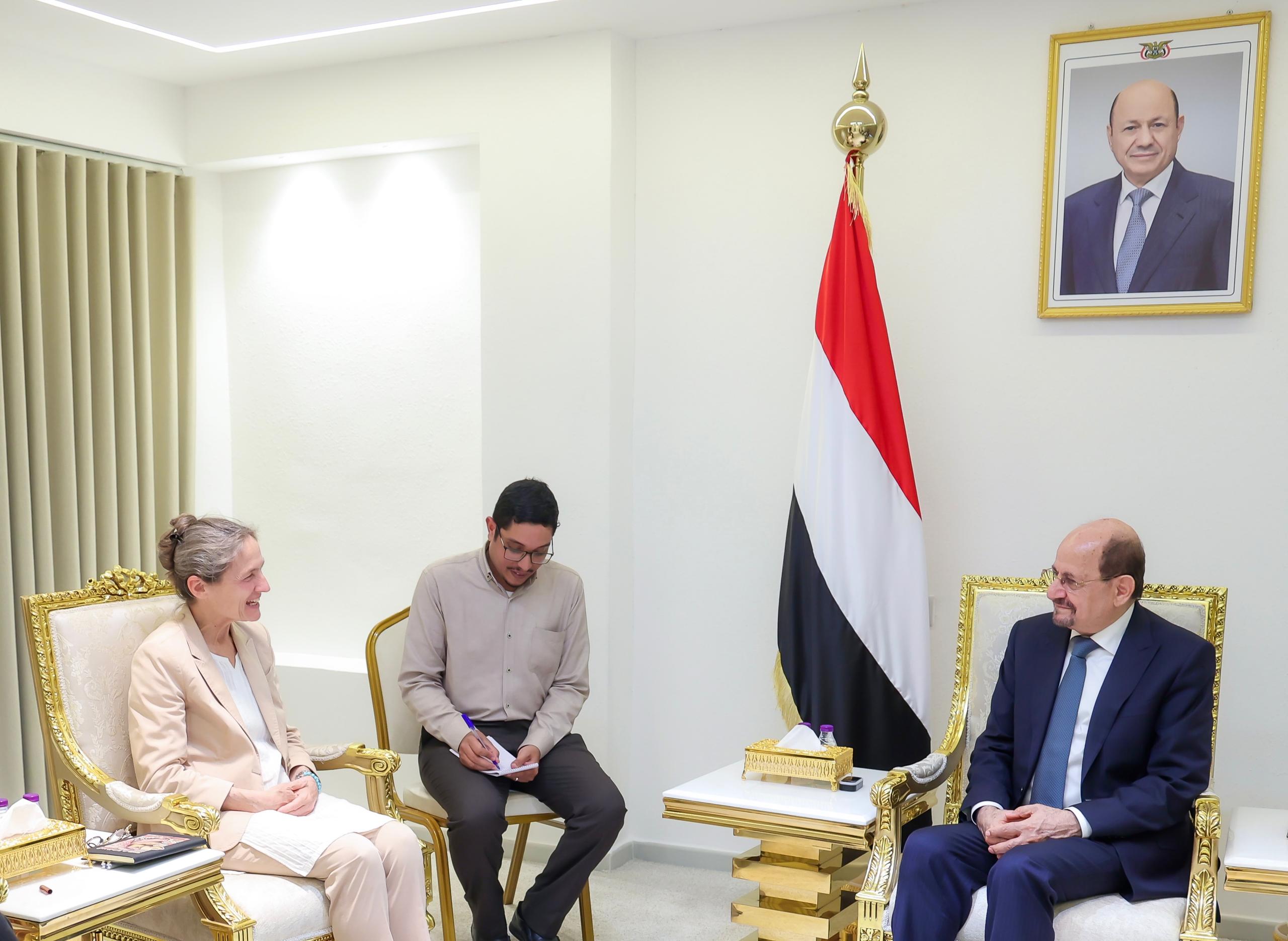 رئيس الوزراء يبحث مع السفيرة الهولندية تعزيز العلاقات الثنائية