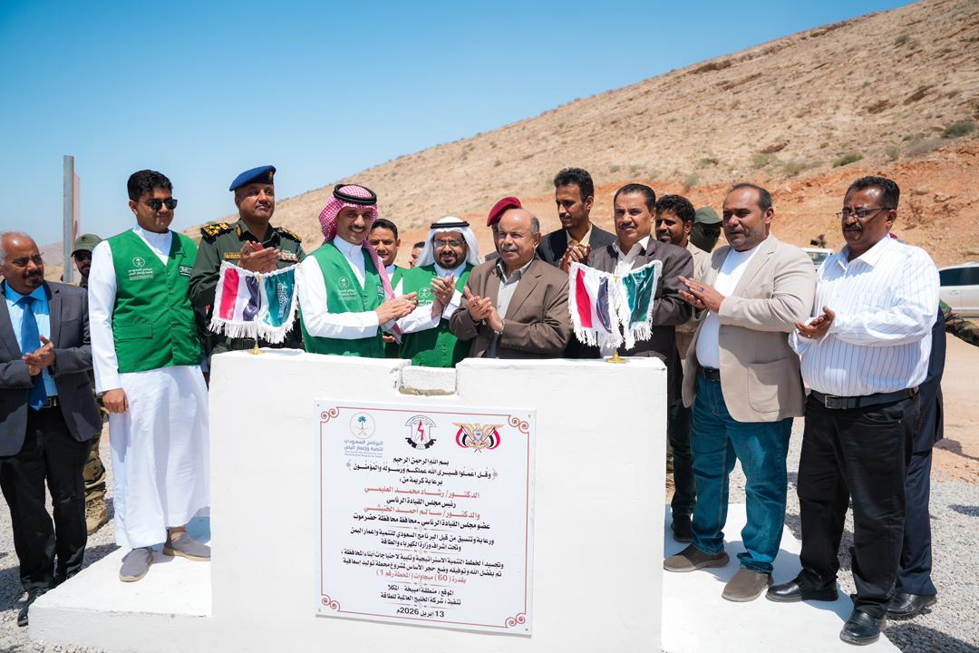 الخنبشي يضع حجر الأساس لمشروع محطات توليد الكهرباء الإسعافية بقدرة 100 ميجاوات