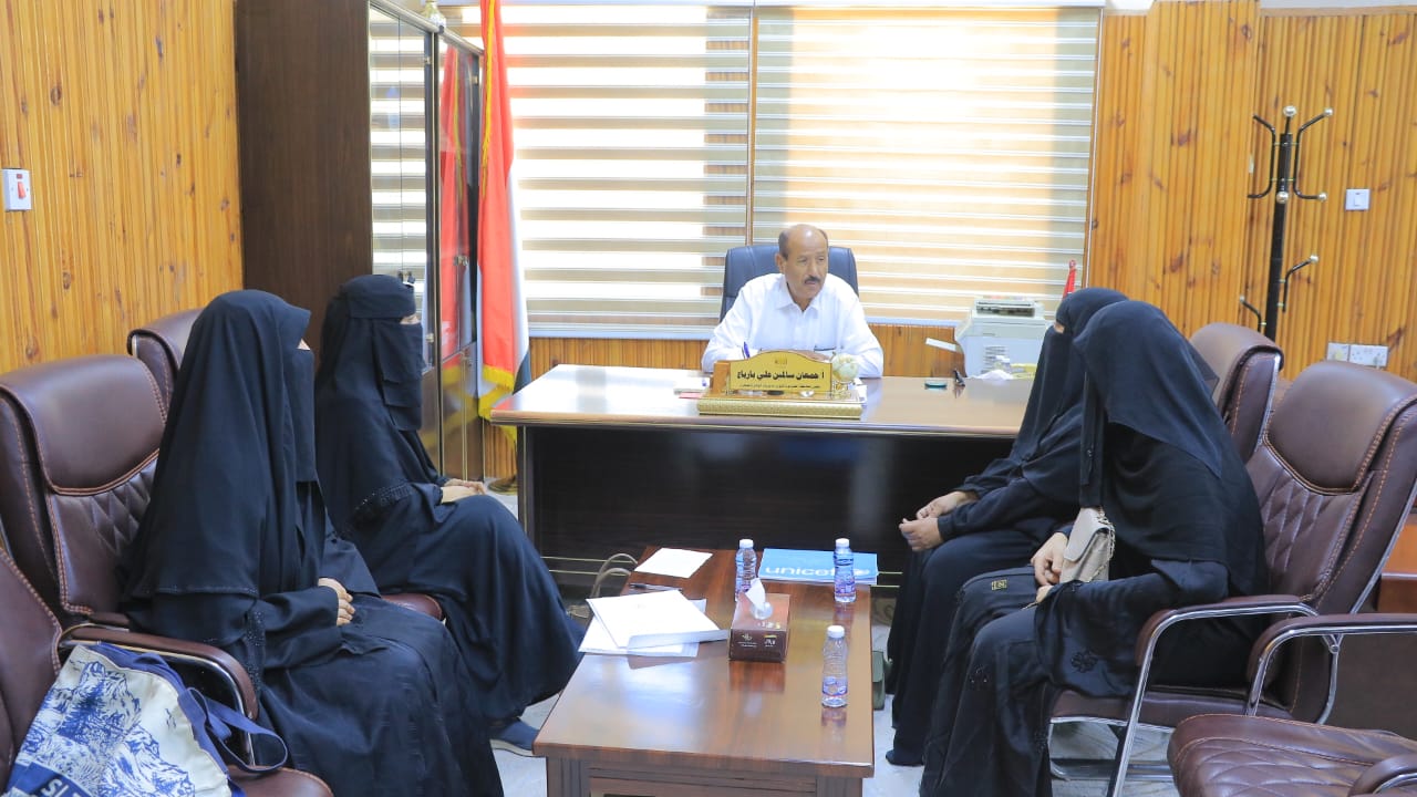 الوكيل بارباع يطّلع على نشاط اللجنة الوطنية للمرأة بوادي حضرموت