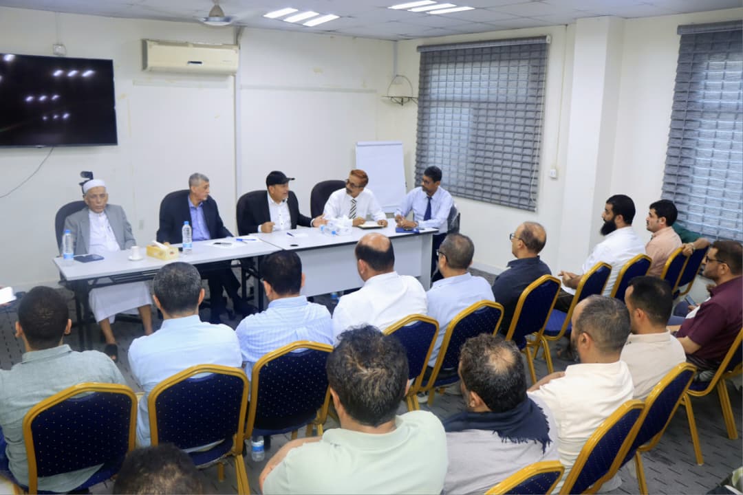 اجتماع في عدن يناقش تعزيز الشراكة بين الحكومة والقطاع الخاص لضبط الأسواق ومعالجة التحديات