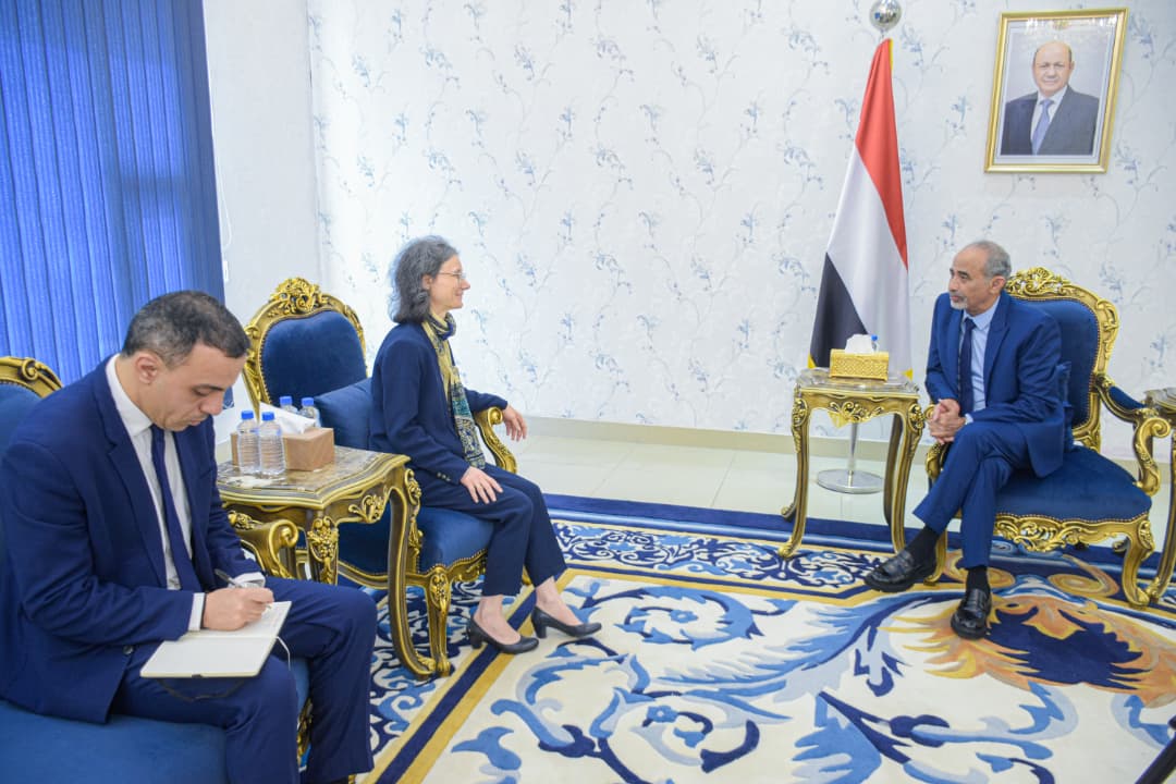 عضو مجلس القيادة الرئاسي محمود الصبيحي يستقبل في عدن السفيرة الفرنسية