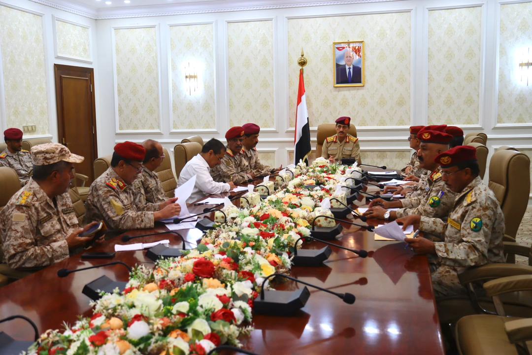 وزير الدفاع يجتمع بهيئة القوى البشرية ويشدد على مواصلة جهود ضبط البيانات