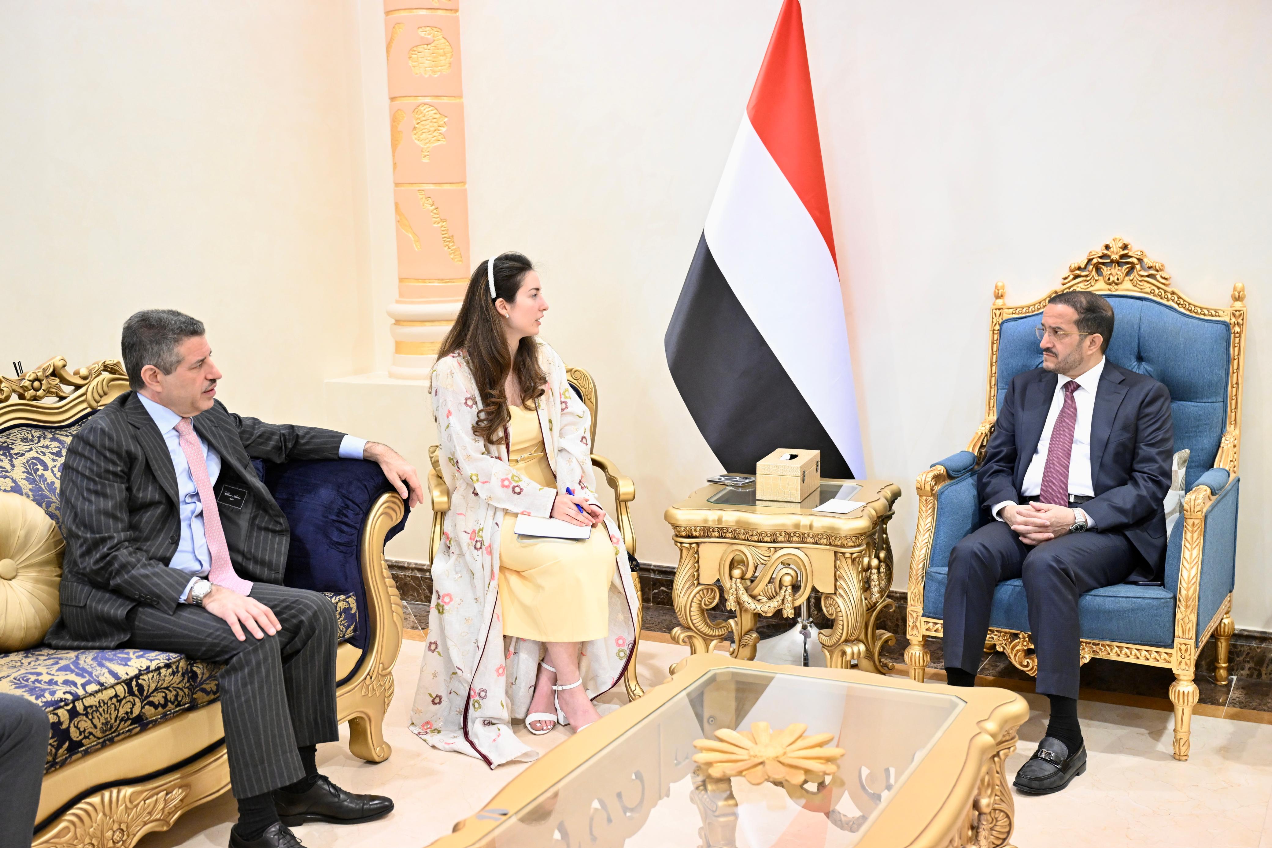 عضو مجلس القيادة الرئاسي عثمان مجلي يلتقي السفير الأمريكي