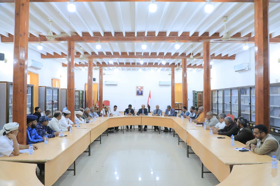 اجتماع برئاسة بارباع يناقش احتياجات مديرية شبام