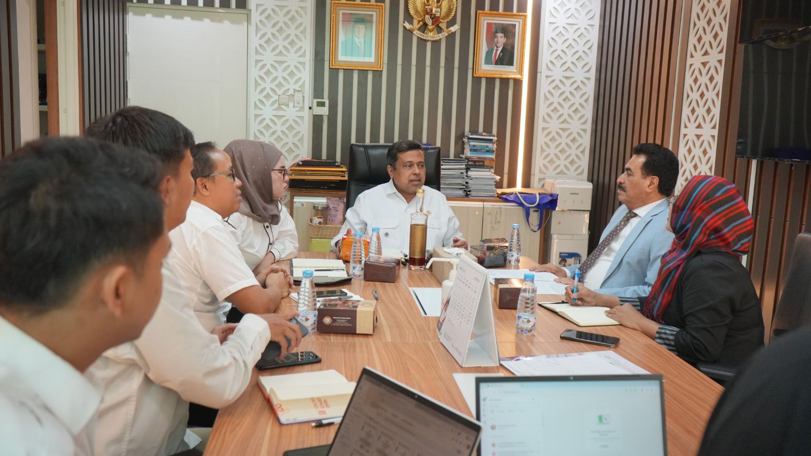 سفير اليمن يبحث مع مسؤول اندونيسي سبل تعزيز التبادل التجاري بين البلدين