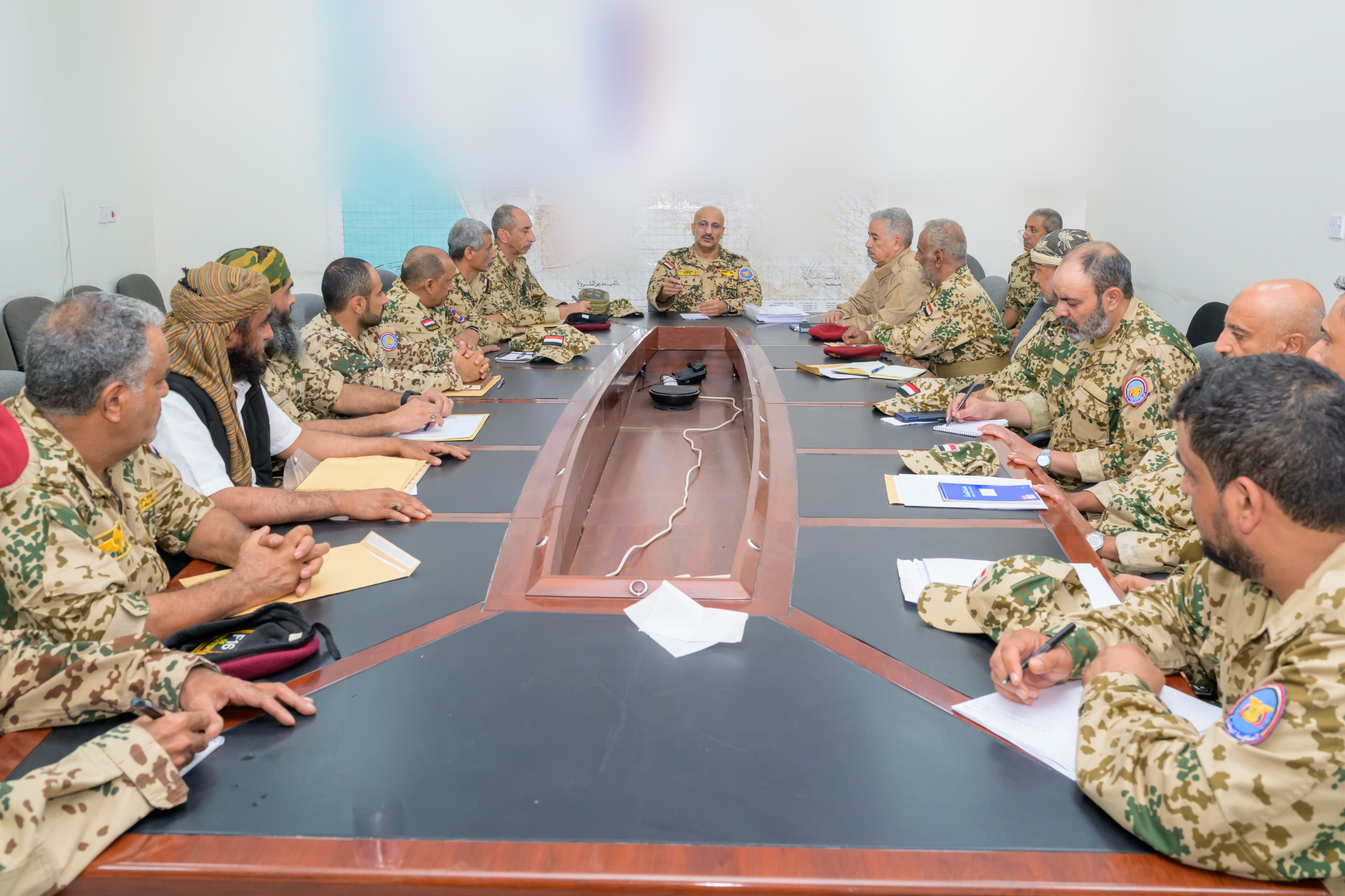 طارق صالح يؤكد على مسار الإصلاح الإداري والعسكري للقوات المسلحة