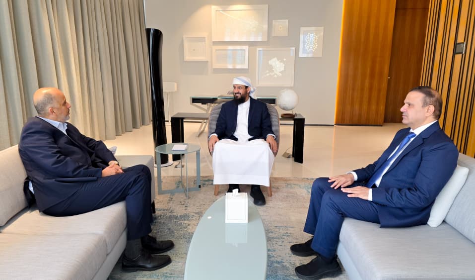 المحرّمي يلتقي وزير المالية ويشدد على تسريع الإصلاحات المالية وضبط الأوعية الإيرادية