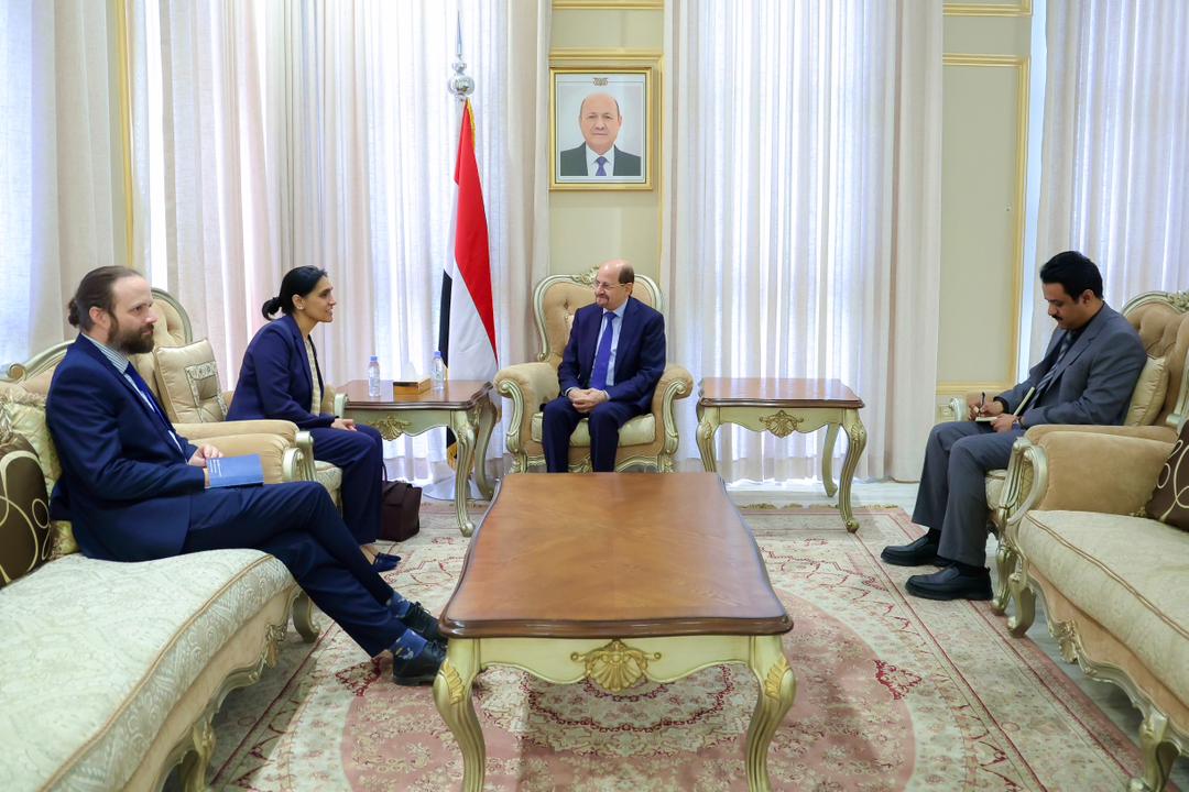 رئيس الوزراء وزير الخارجية يناقش مع السفيرة البريطانية تطورات الأوضاع