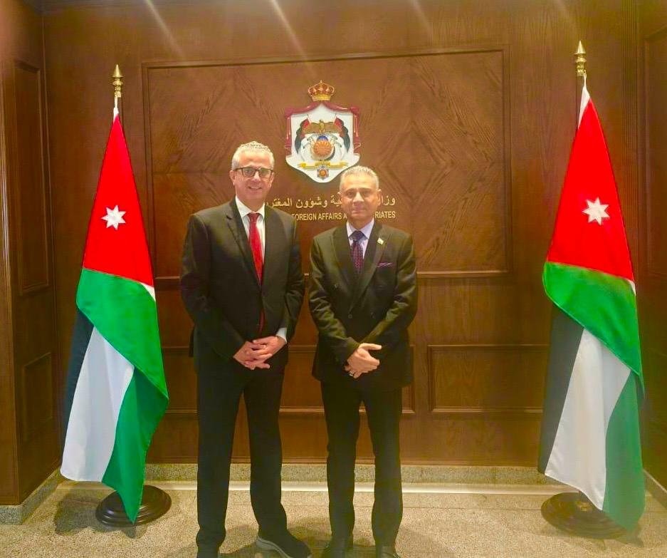 السفير فقيرة يبحث مع مسؤول اردني تعزيز التعاون القنصلي