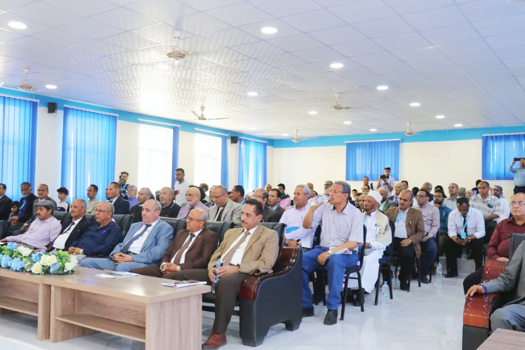 الوكيل المخلافي يدشن المؤتمر العلمي الثاني لكلية الآداب بجامعة تعز