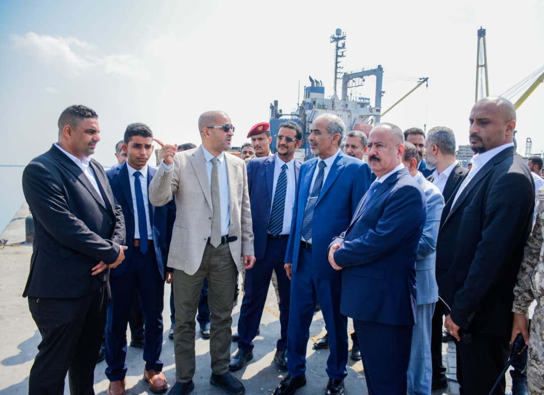 عضو مجلس القيادة محمود الصبيحي يتفقد سير العمل في وزارة النقل وميناء المعلا ومطار عدن الدولي