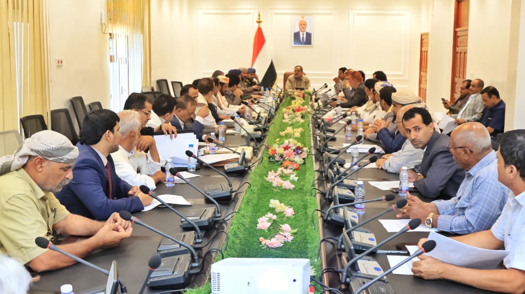 تنفيذي مأرب يناقش تقارير الأداء الصحي وعددا من القضايا الأمنية والخدمية