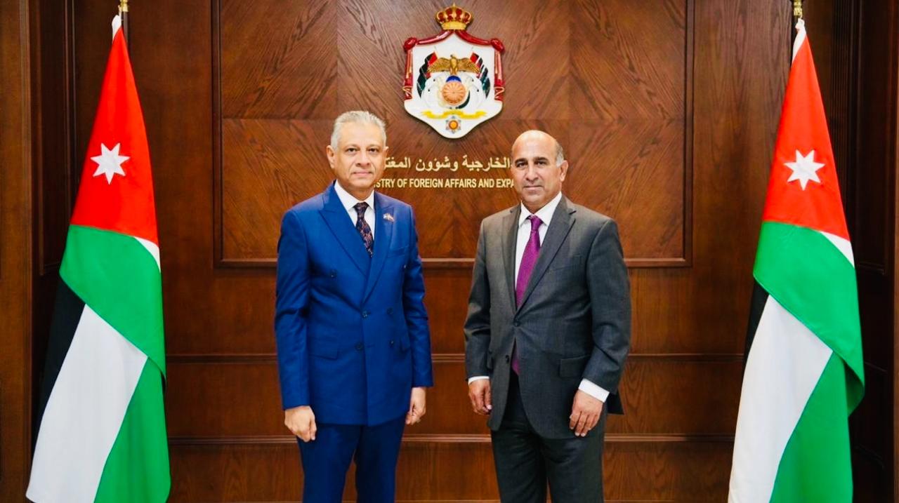 سفير اليمن يبحث مع مسؤول أردني تعزيز العلاقات الثنائية بين البلدين