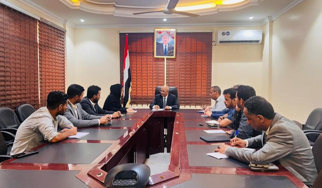 وزير المياه والبيئة يبحث مع هيئة الإغاثة الدولية ومنظمة اليونسكو تعزيز التعاون المشترك