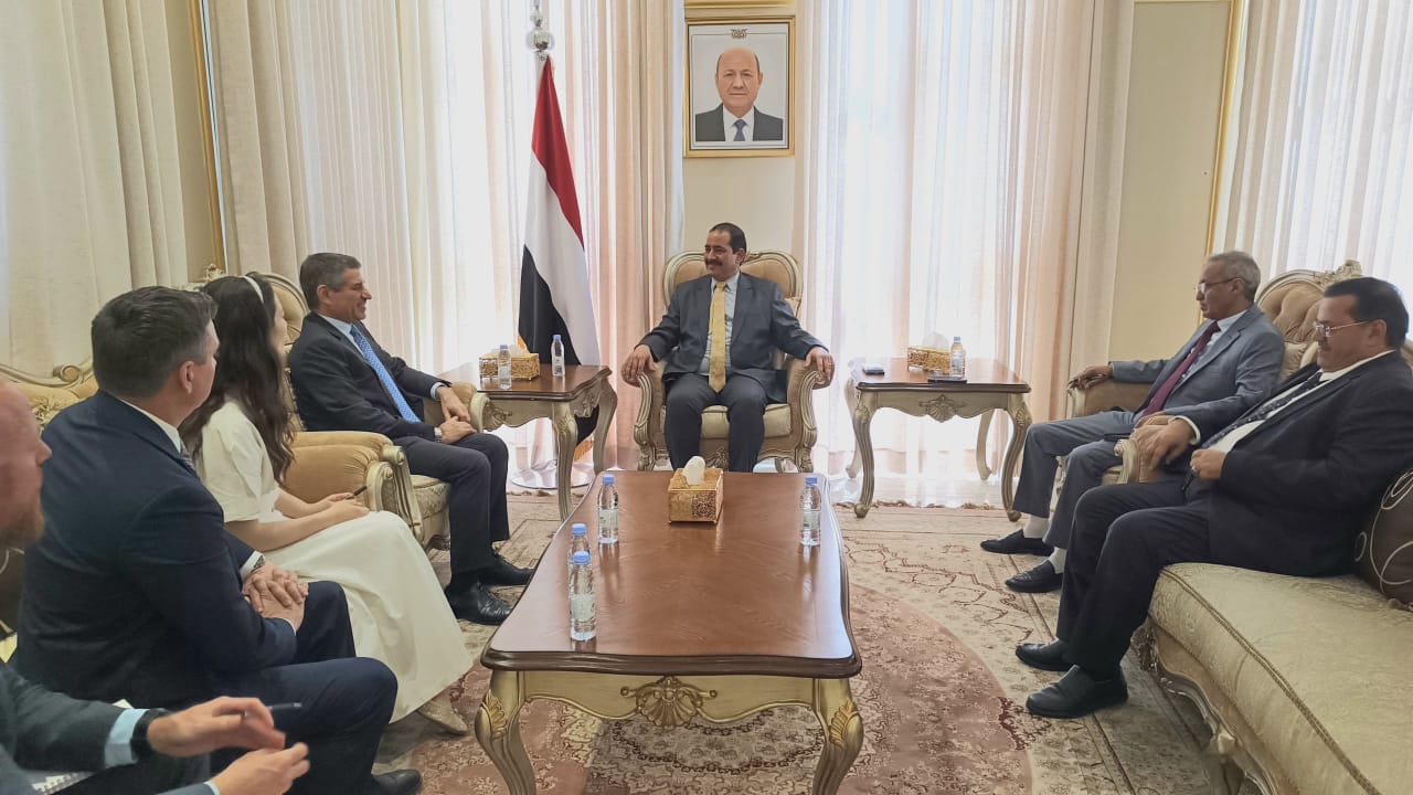 وزير الداخلية يثمن جهود السفير الامريكي في تعزيز التعاون وال
