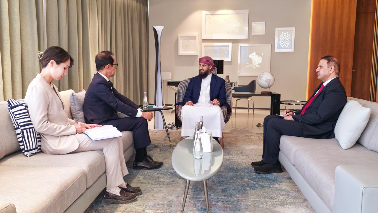 عضو مجلس القيادة المحرّمي يلتقي سفير اليابان ويؤكد