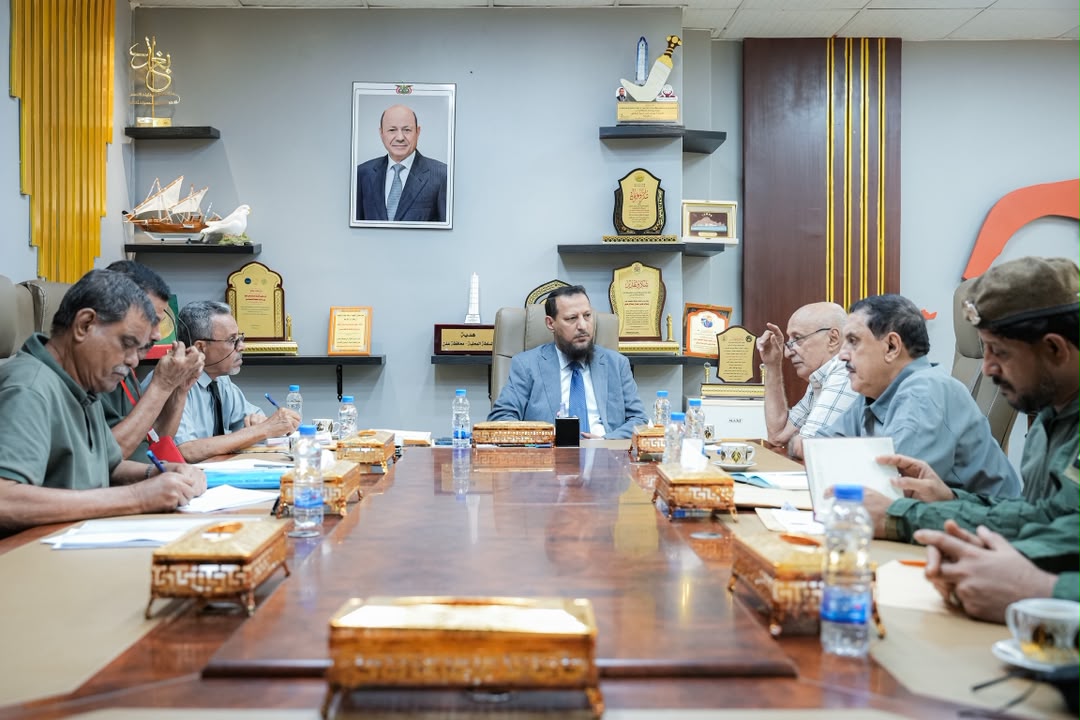وزير الدولة محافظ عدن يناقش أوضاع النزلاء بالسجون وتعزيز الت