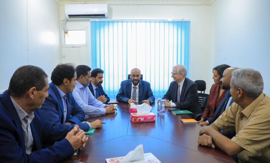 مدير شركة صافر يبحث مع السفير الألماني تحديات قطاع الطاقة وف