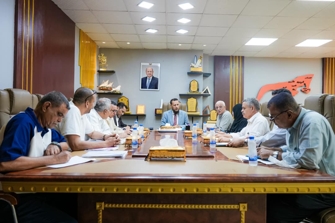 وزير الدولة محافظ عدن يناقش عدد من المشاريع الخدمية ذات الأولوية بالمحافظة
