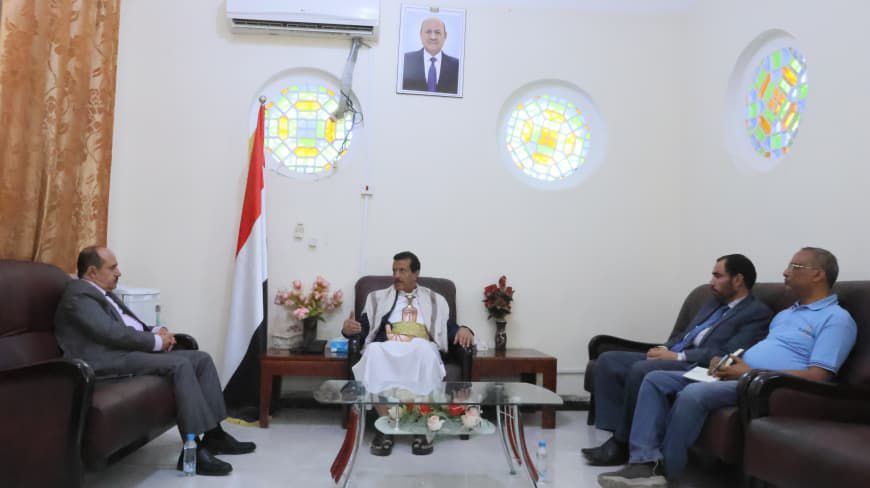 وكيل محافظة مأرب يناقش مع نائب وزير الشؤون الاجتماعية دعم السلطة المحلية لمواجهة التحديات الإنسانية