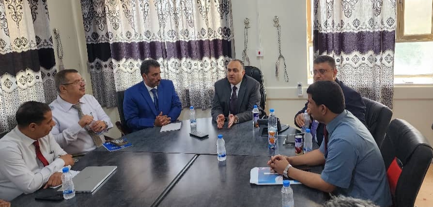 نائب وزير المالية يطلع على سير العمل بمكتب الوزارة في مأرب