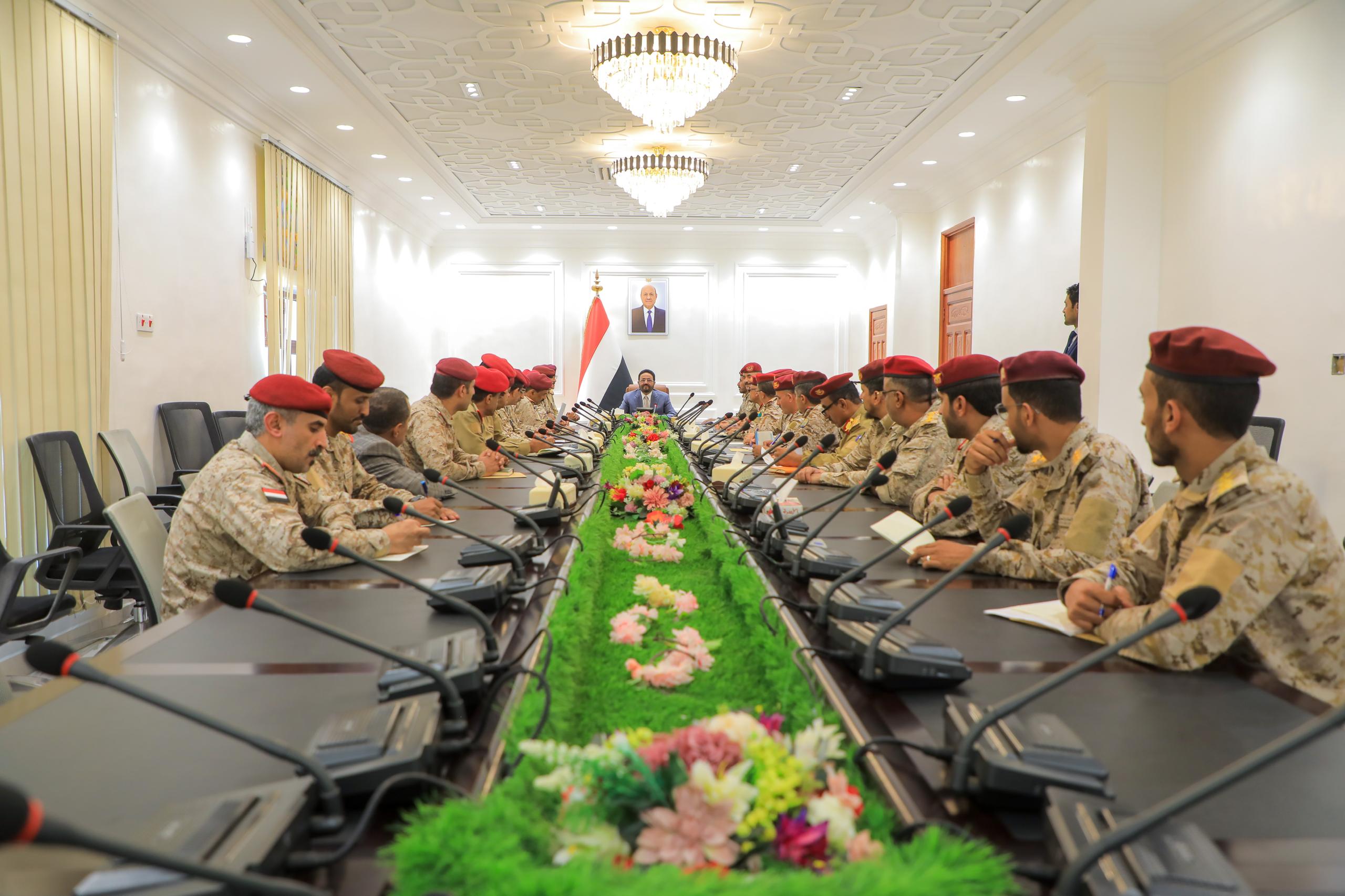 عضو مجلس القيادة العرادة يستقبل وزير الدفاع ويترأس اجتماعاً موسعاً لقيادة الوزارة والقوات المسلحة