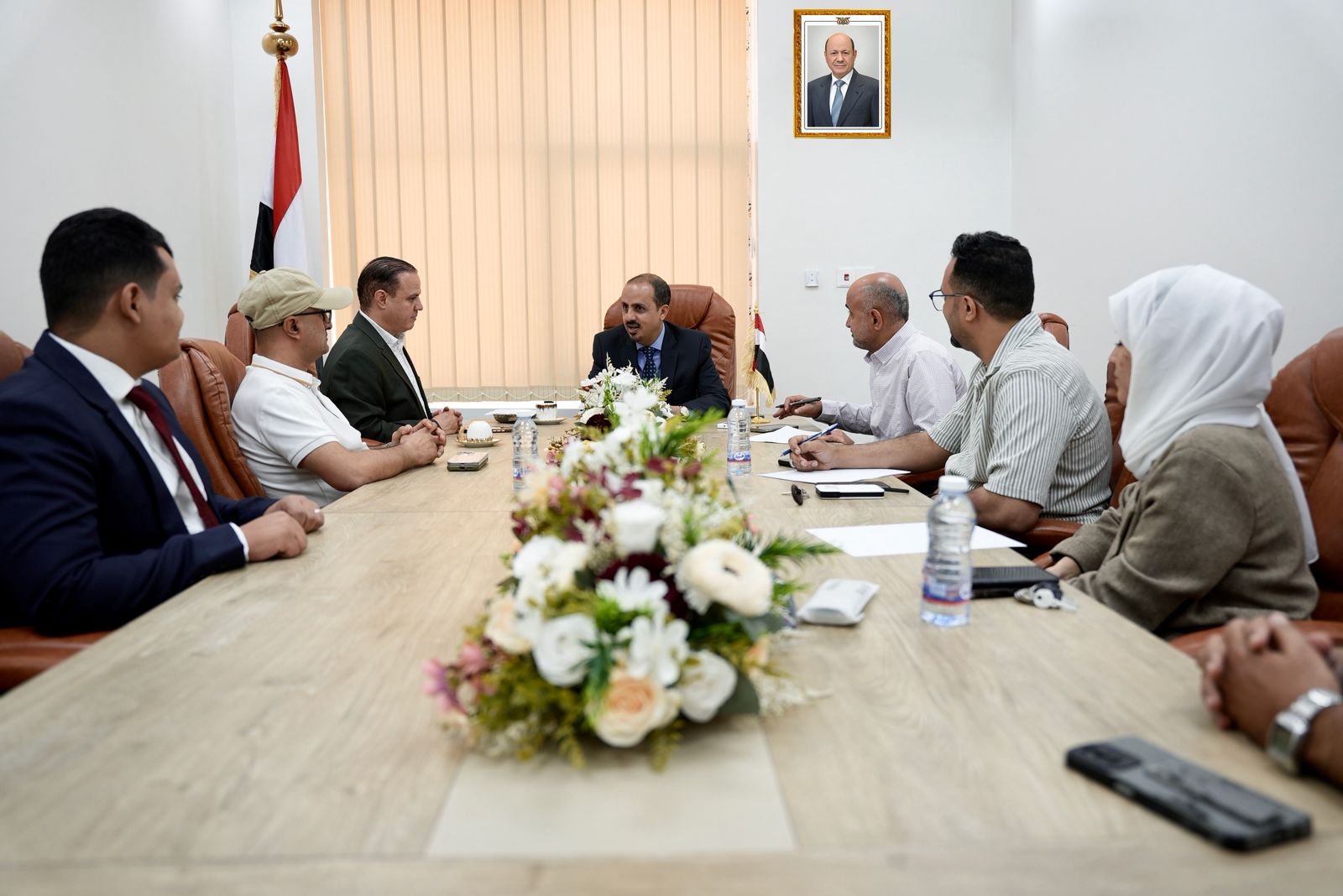 الإرياني يجتمع بقيادة قناة سبأ ويؤكد دور الإعلام في دعم برنامج الإصلاحات وتعزيز الشفافية ومكافحة الفساد