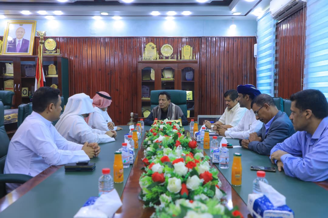 محافظ المهرة يبحث مع البرنامج السعودي ترتيبات تشغيل مدينة الملك سلمان الطبية والمشاريع التنموية بالمحافظة
