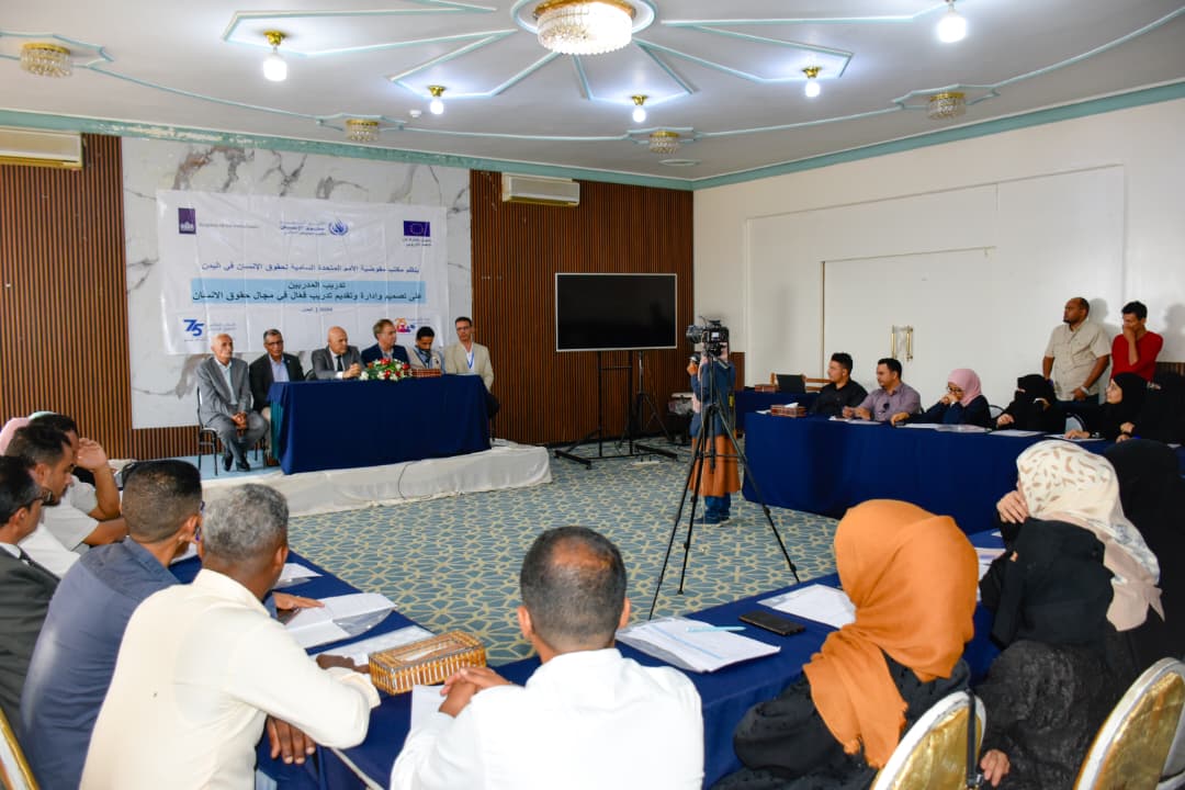 محافظ تعز يبحث مع وفد المفوضية السامية برامج رعاية وتأهيل نزلاء السجن المركزي