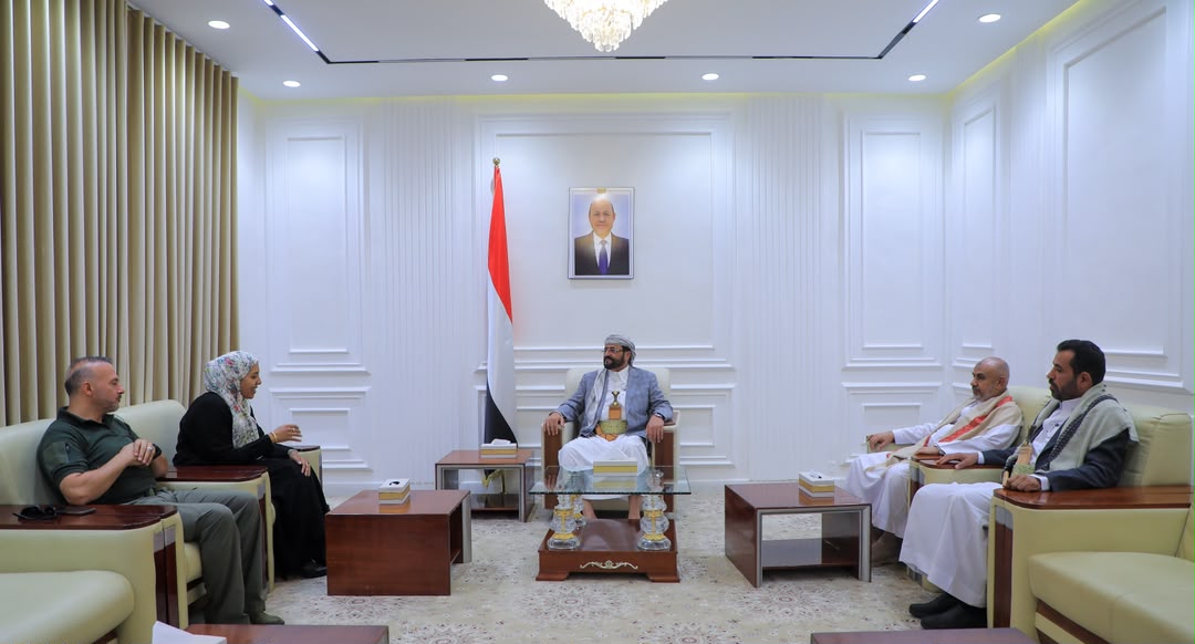 العرادة يلتقي فريق مكتب المبعوث الأممي، ويؤكد دعم الجهود الأممية لإنجاح تنفيذ اتفاق إطلاق سراح المحتجزين