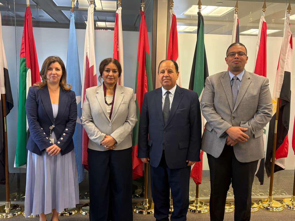 سفيرة اليمن لدى واشنطن تلتقي المدير التنفيذي للمجموعة العربية والمالديف في صندوق النقد الدولي