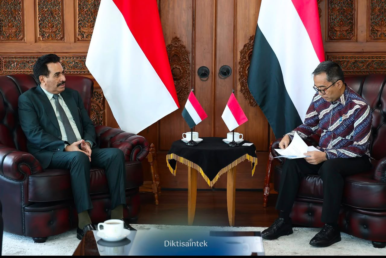 سفير اليمن يبحث مع وزير التعليم العالي الإندونيسي تعزيز التعاون المشترك
