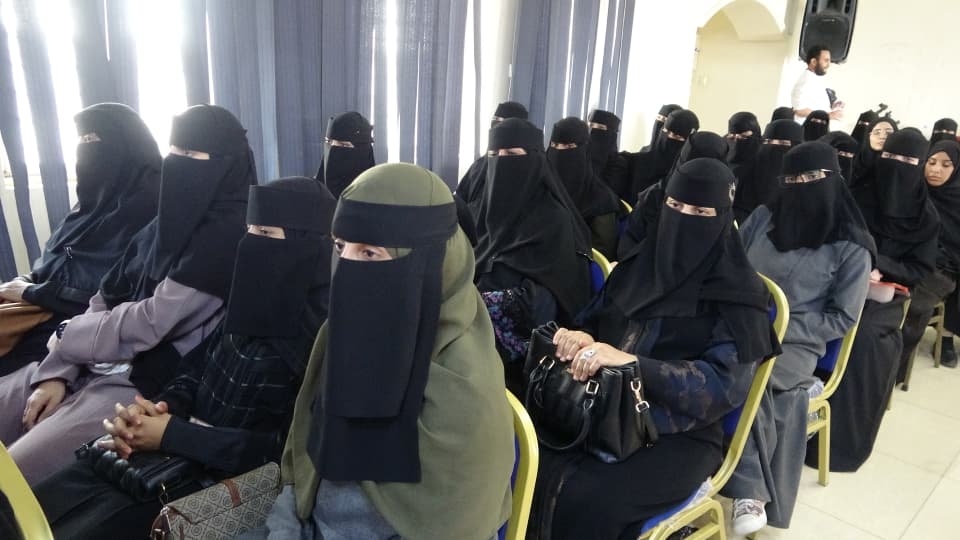 محافظ تعز يدشن مشروع بناء وتعزيز قدرات 121 منظمة ومبادرة شبابية
