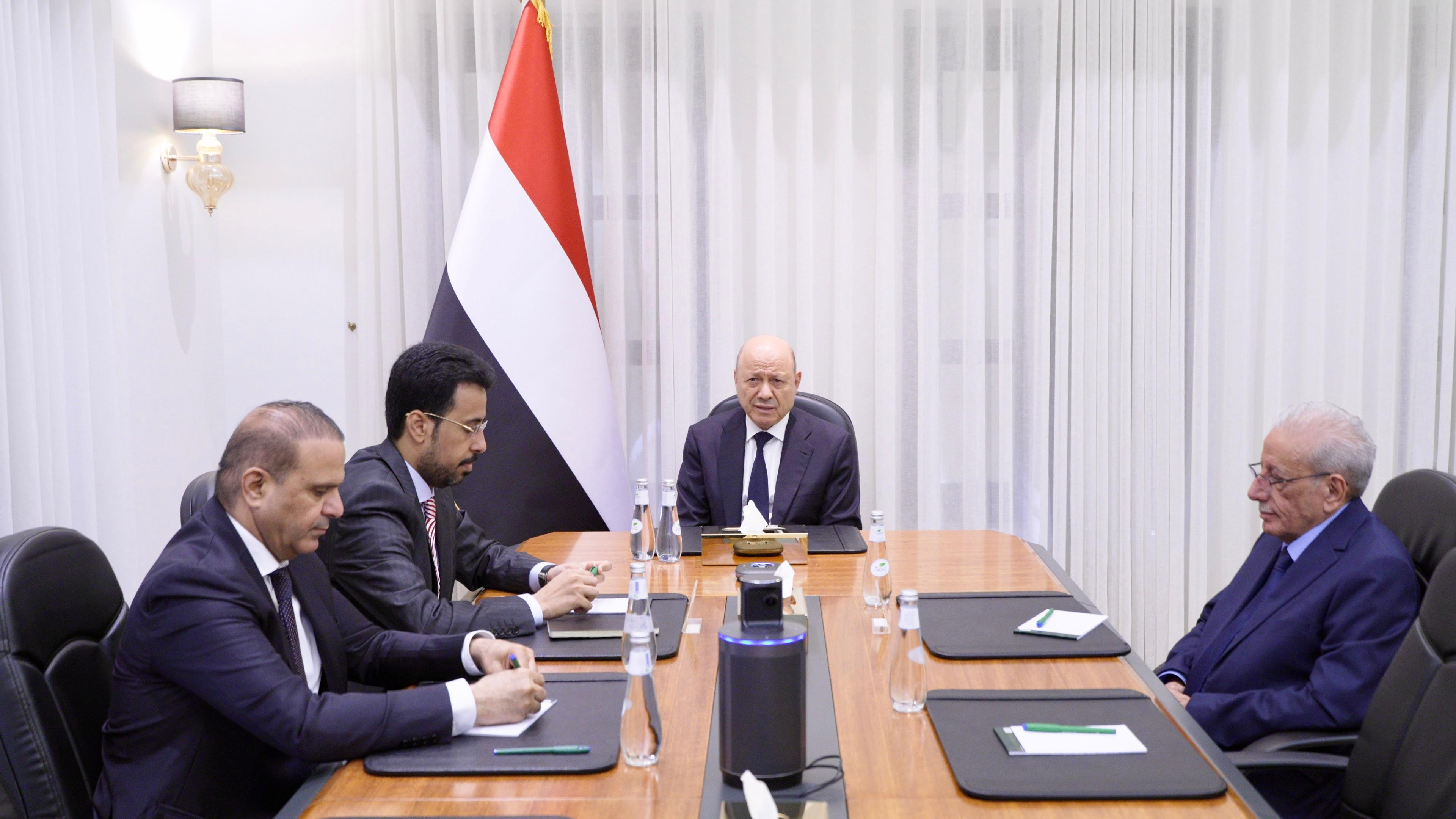 رئيس مجلس القيادة الرئاسي يجتمع برئاسة هيئة التشاور والمصالحة
