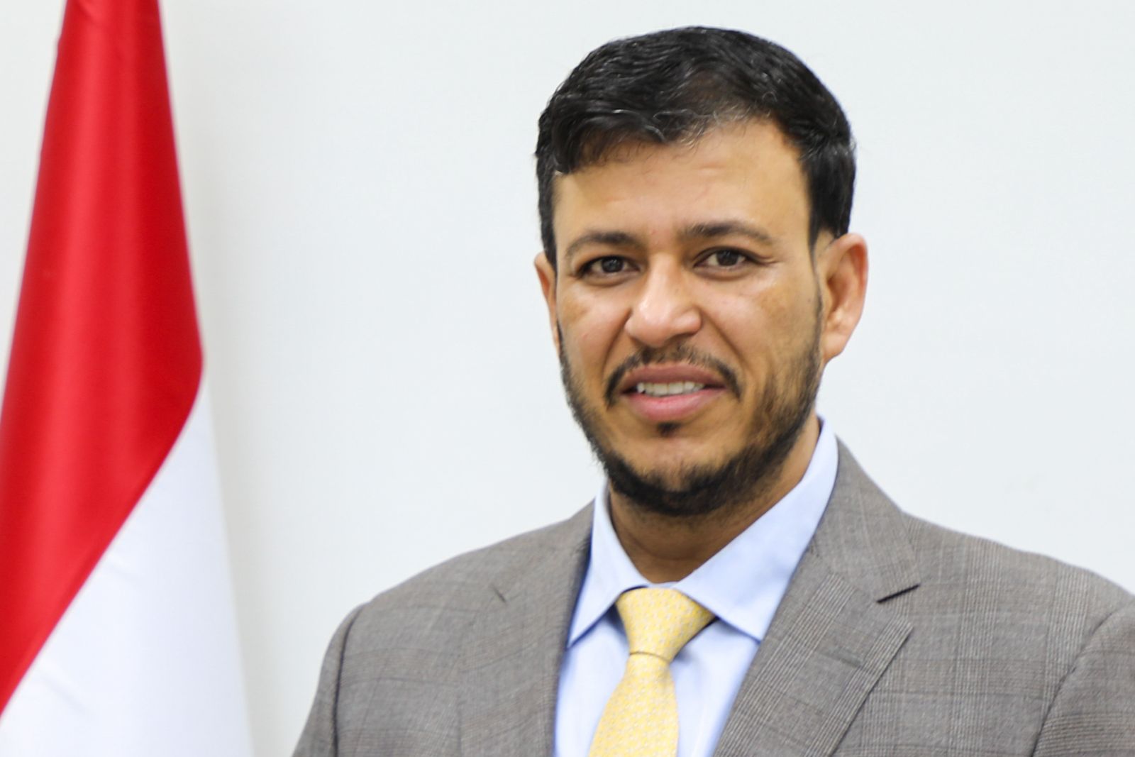 الدكتور عبدالله العليمي للجاردين البريطانية: ميليشيا الحوثي تحولت من مجرد تهديد داخلي الى تهديد اقليمي ودولي