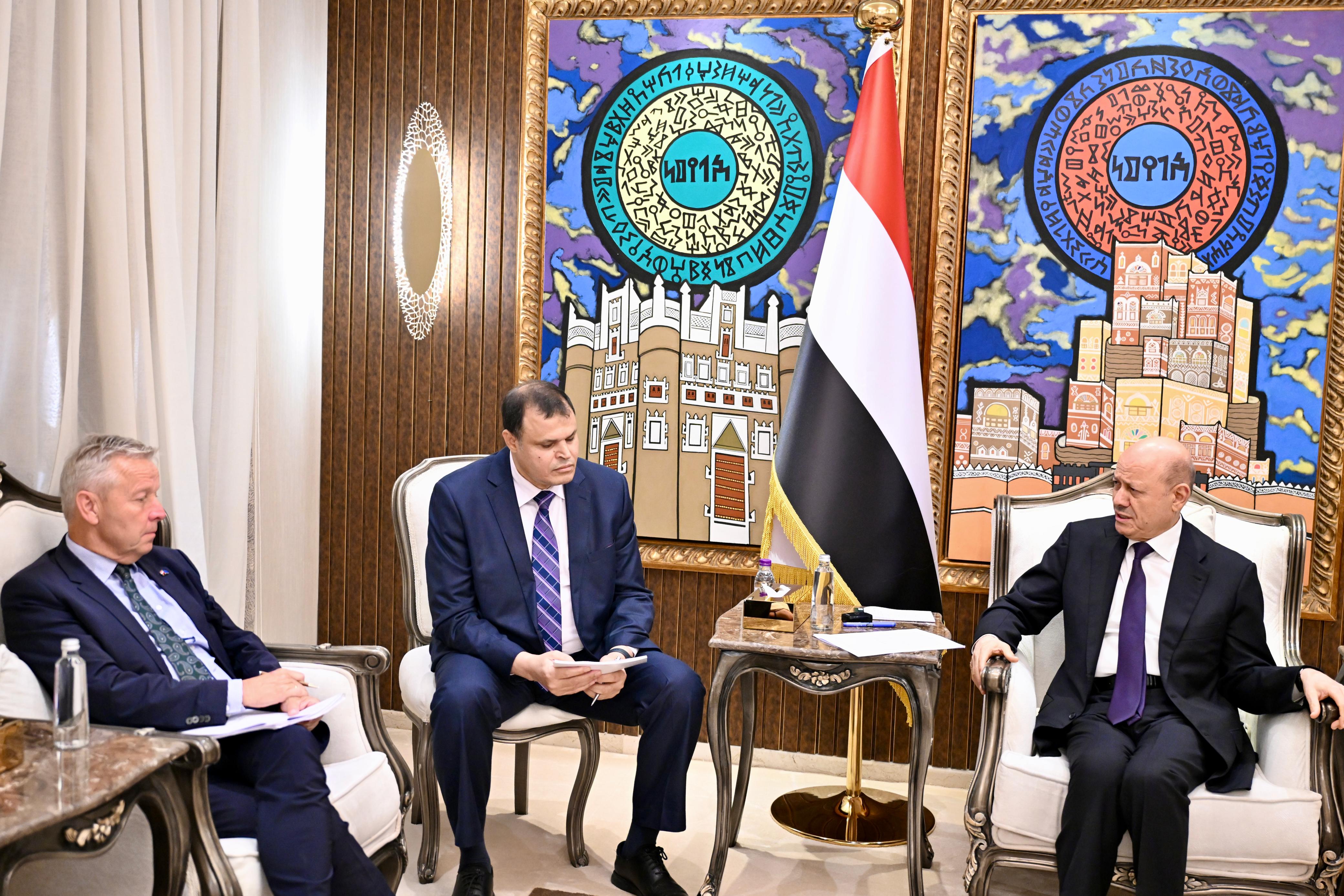 رئيس مجلس القيادة: الدولة فرضت معادلة حازمة للردع دون اغلاق أبواب السلام العادل