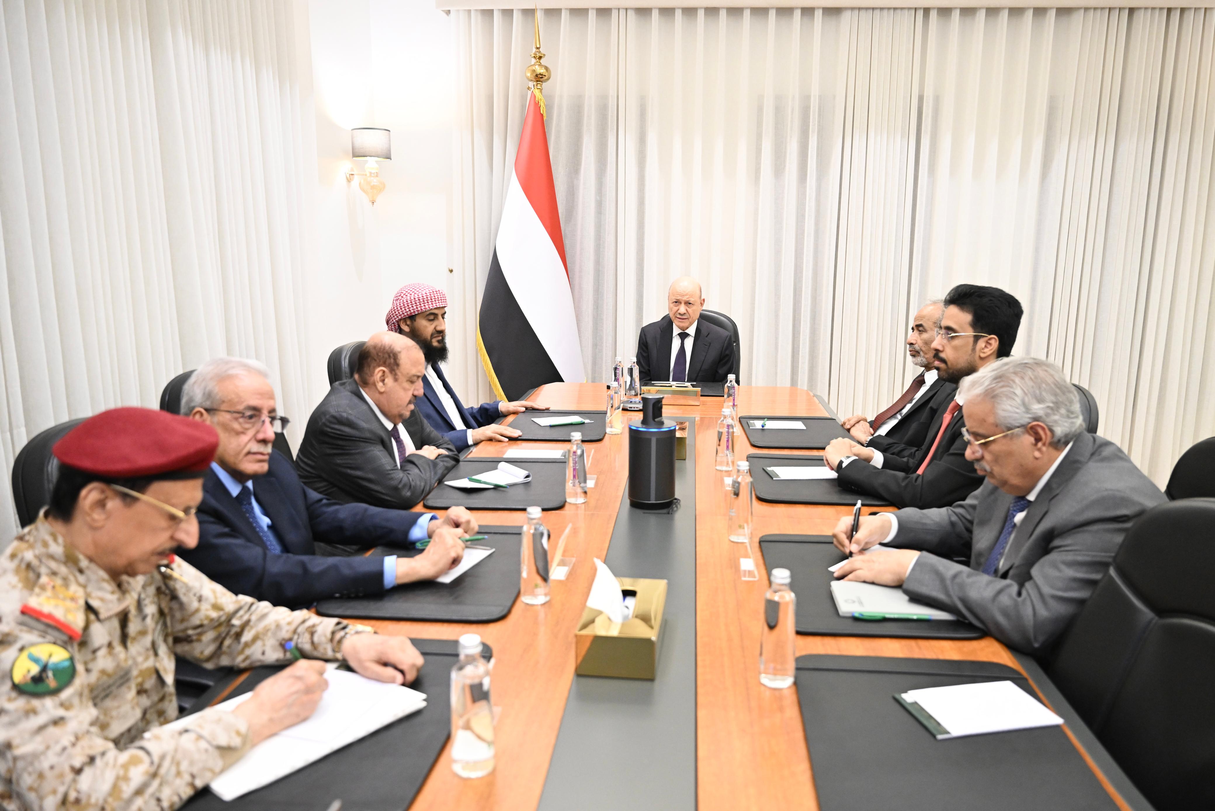 مجلس الدفاع الوطني يقر حزمة إجراءات لدعم معركة التحرير واستئناف تصدير النفط