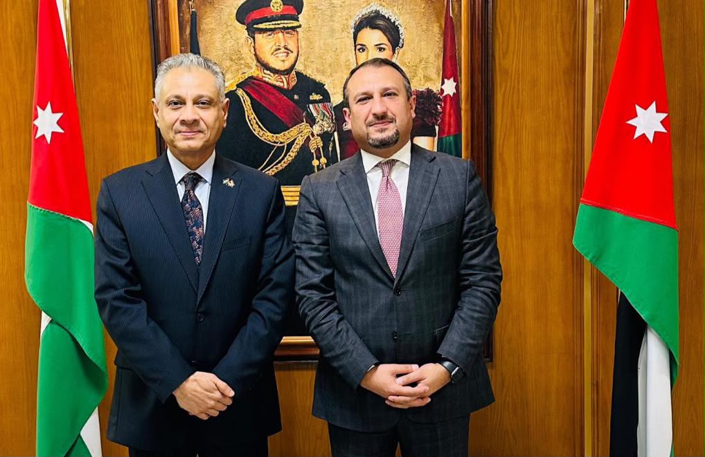 سفير اليمن يبحث مع مسؤول أردني مستجدات الأوضاع في اليمن والانتهاكات الإيرانية