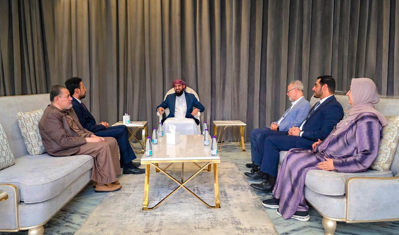 المحرّمي يناقش مع قيادة هيئة التشاور والمصالحة تداعيات التصعيد الحوثي والإجراءات الحكومية