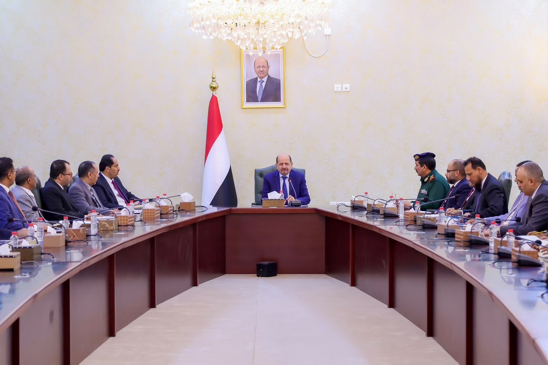 رئيس الوزراء يترأس في عدن اجتماع حكومي لمراجعة مستجدات الأوضاع وخطط الاستجابة للتعامل مع التطورات