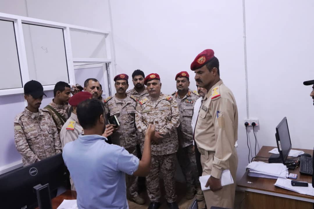 مساعد وزير الدفاع يتفقد جاهزية الخدمات الطبية في مستشفى عبود العسكري بعدن