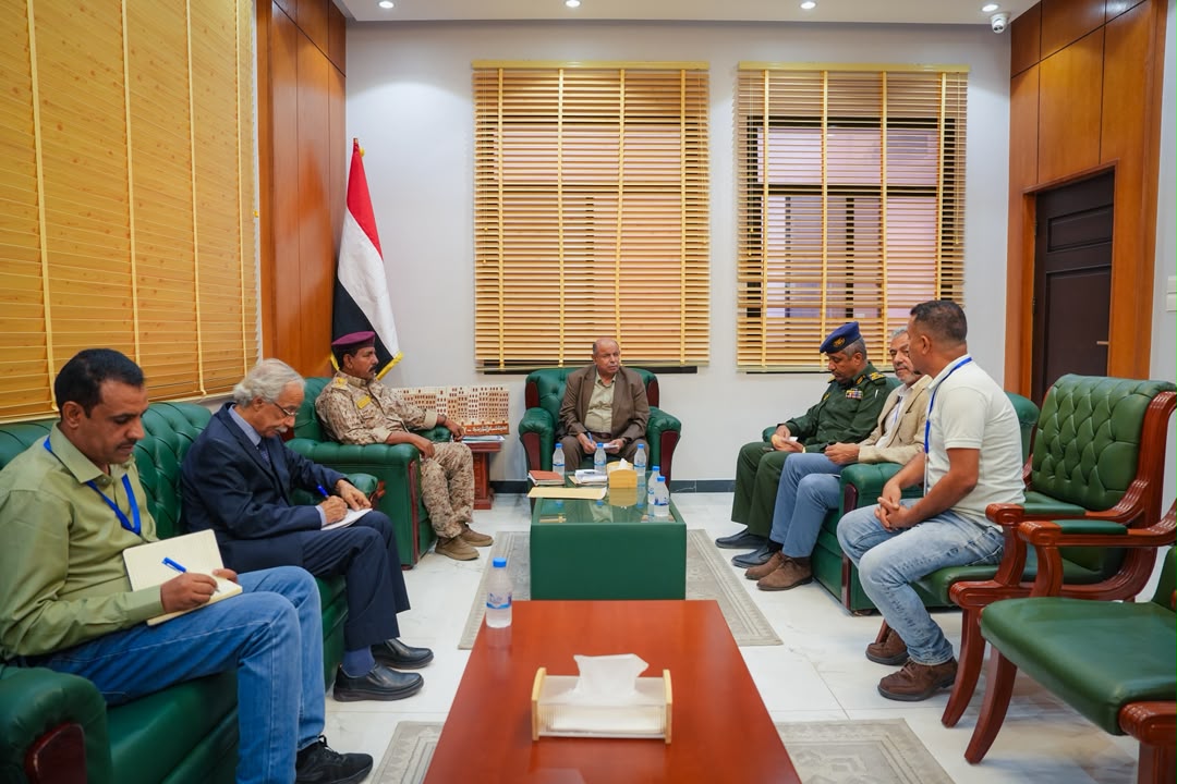عضو مجلس القيادة الخنبشي يؤكد الحرص على توفير بيئة آمنة لعمل موظفي الأمم المتحدة والمنظمات الدولية