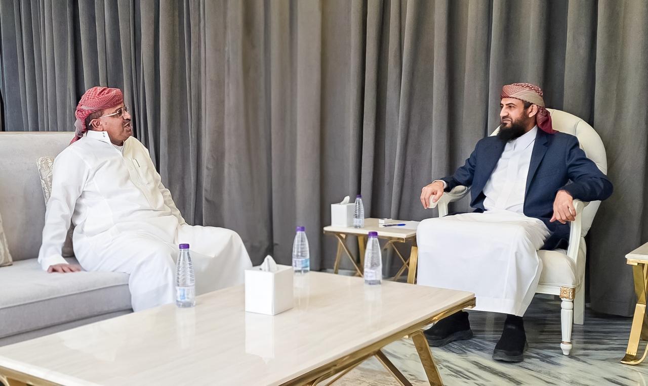 عضو مجلس القيادة المحرّمي يطّلع على مستجدات الأوضاع الميدانية والإنسانية بمحافظة البيضاء
